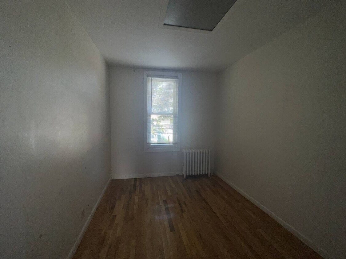 Primary Photo - 618 E 89th St