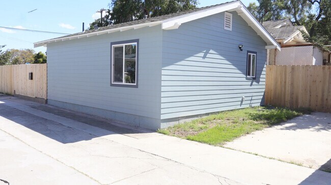 Foto del edificio - New 1 bedroom 1 bath no Apartment ADU style