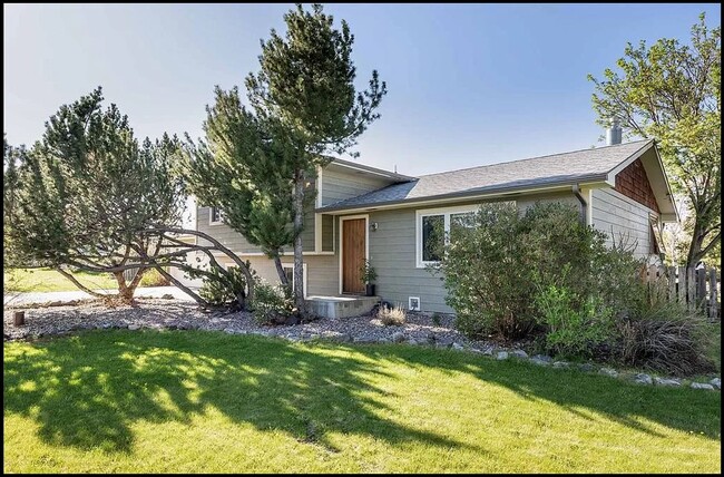 Building Photo - 1705 Parkview Pl