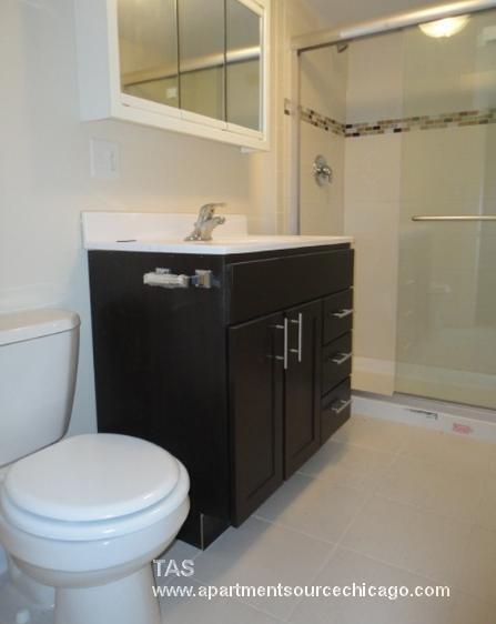 Primary Photo - 877 W Lill Ave