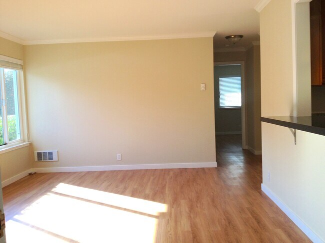 Living Area from Entry - 412 Richmond Dr