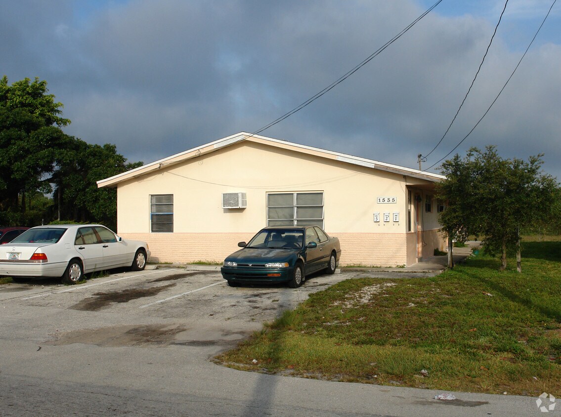 Building Photo - 1521-1535 SW 44th Ter