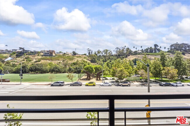 Foto del edificio - 12705 Bluff Creek Dr