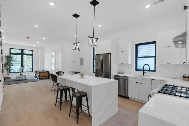 Building Photo - 44 Gautier Ave