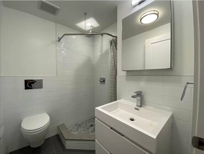 Building Photo - 242 W 10th St
