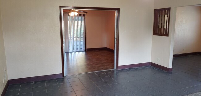 Foto del edificio - Nice 2 bed 2 bath home with screen porch