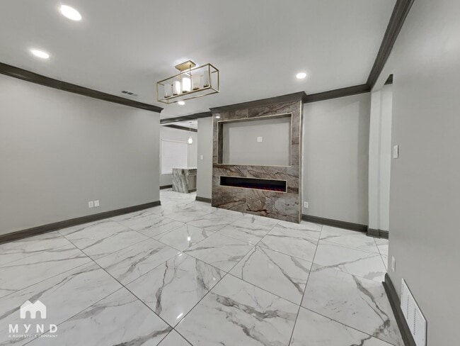 Building Photo - 5373 Solitaire Way