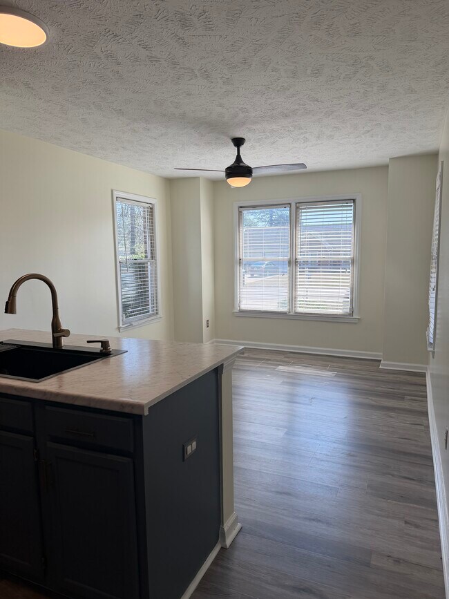 Foto del edificio - 6550 Brookshire St