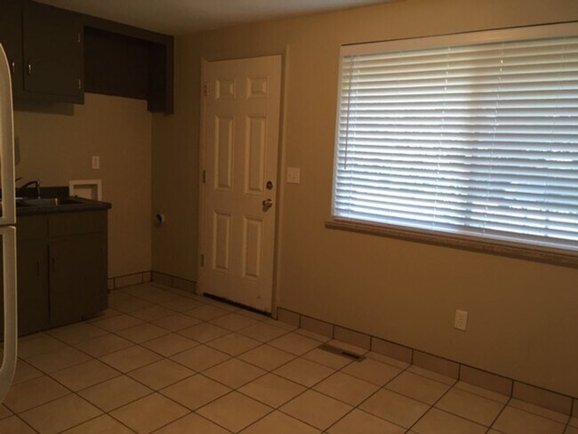 Foto del edificio - 2 Bdrm Lakewood Duplex