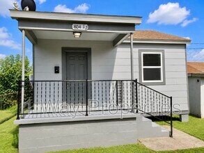 Building Photo - 804 Garden Rd