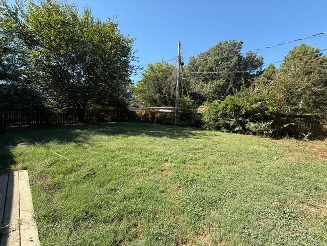 Building Photo - 4644 S Renshaw Dr