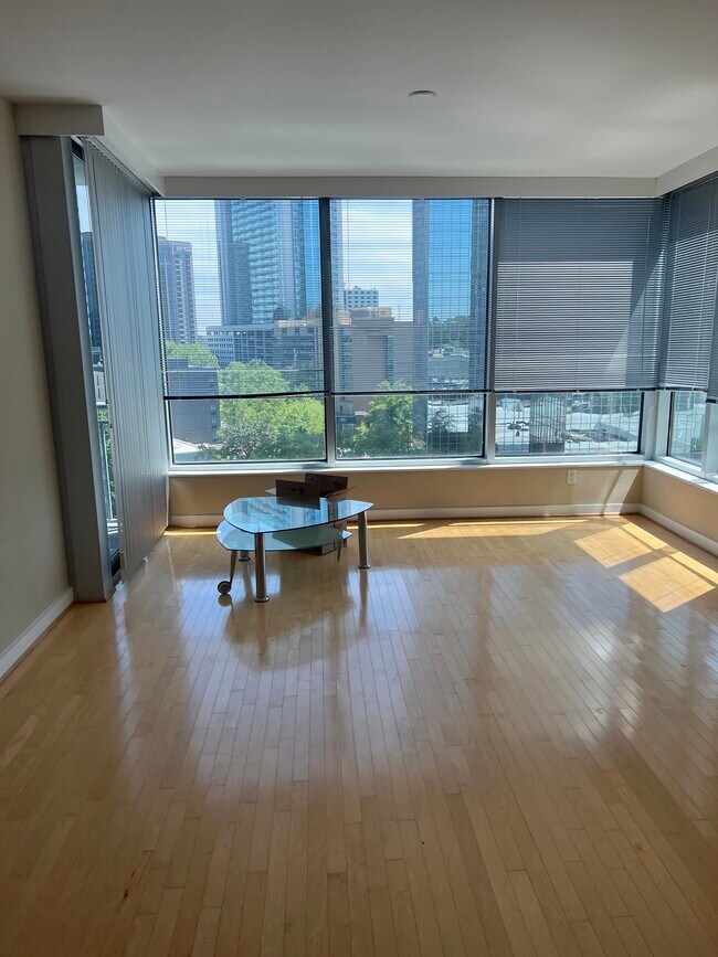 Foto del edificio - 3338 Peachtree Rd NE