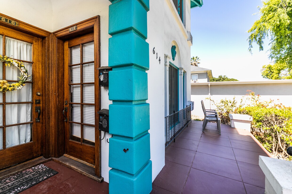 Entry - 614 E California Blvd