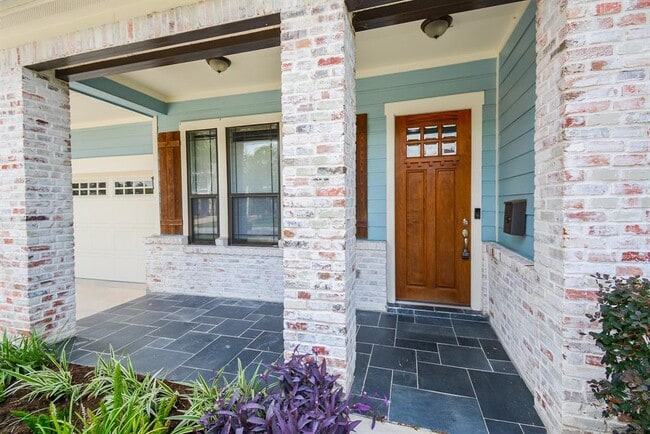 Building Photo - 1515 Martin St