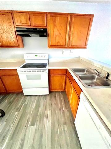 Building Photo - 2800 Cantabrian Dr