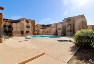 Building Photo - 1810 E Blacklidge Dr