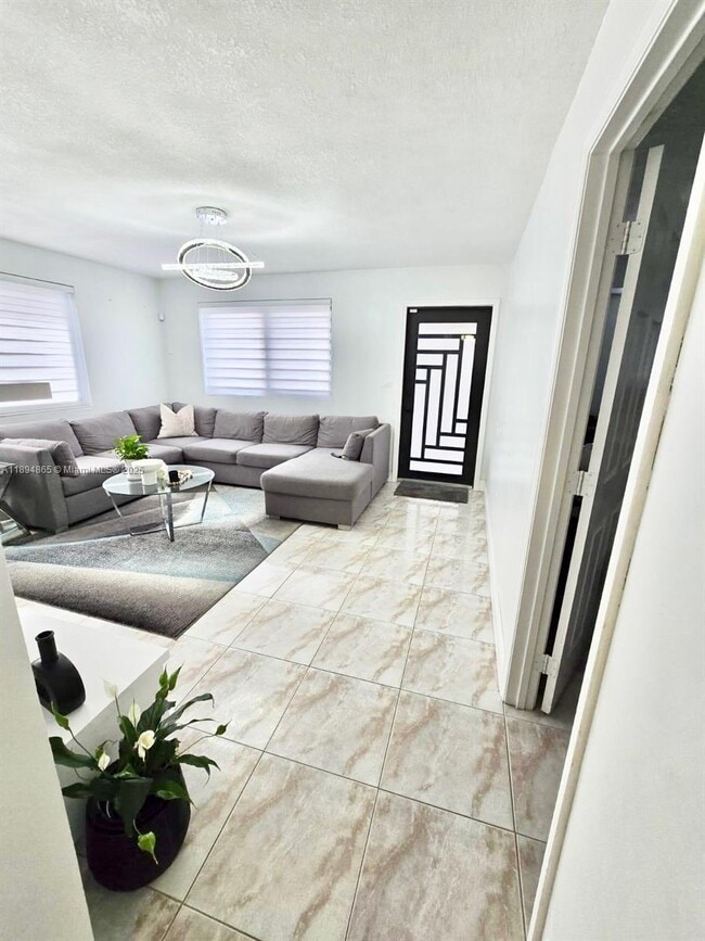 Foto del edificio - 627 E 45th St