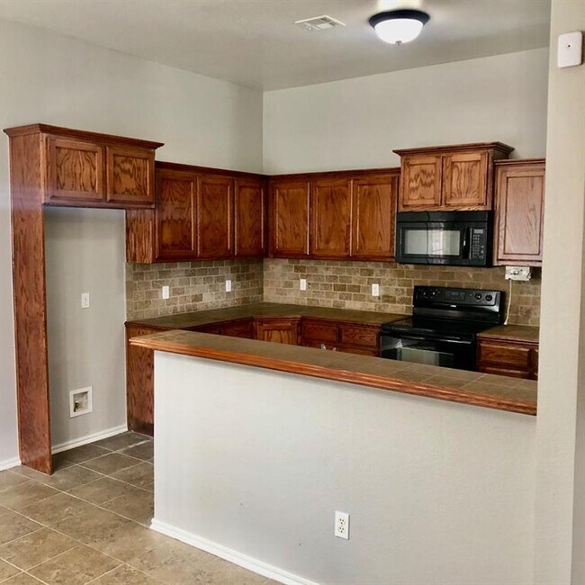 Foto del edificio - 233 Spring Creek Rd