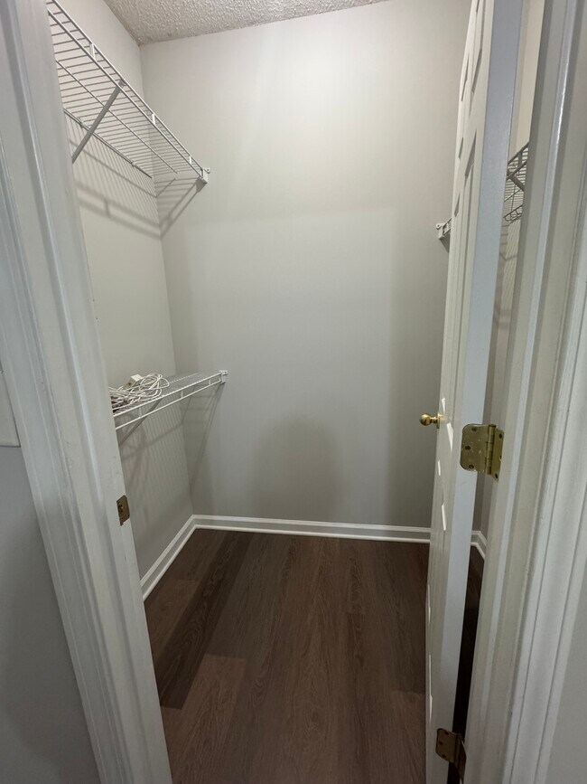Foto del edificio - 6118 Woodland Ln