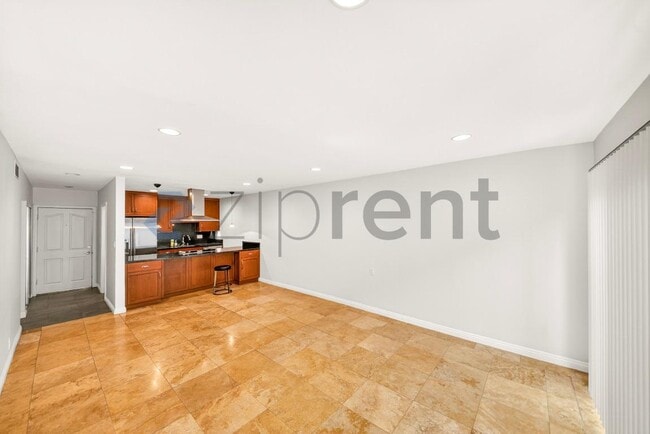 Building Photo - Unit C