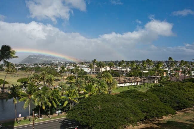 Foto del edificio - 3 bed, 2 bath, 1 parking in Waikiki with D...