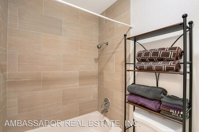 Building Photo - 1 br, 1 bath House - 333 N. Melrose Drive