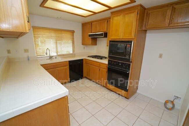 Building Photo - 25821 Blake Ct