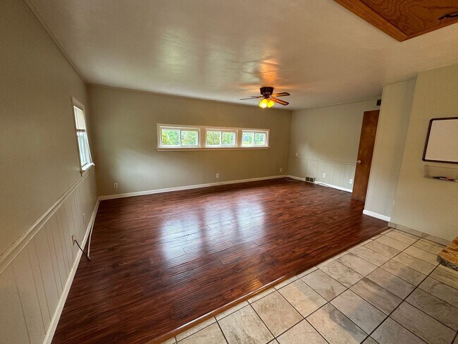 Foto del edificio - 3 br, 1.5 bath House - 30800 Miles Rd