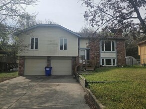 Building Photo - 615 Skyline Dr