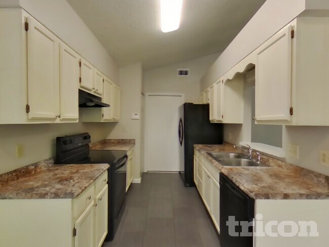 Foto del edificio - 2346 Blossom Ridge Dr N