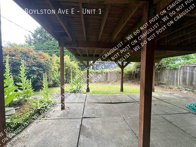 Building Photo - Eastlake renovated 2bedroom 1bath condo wi...