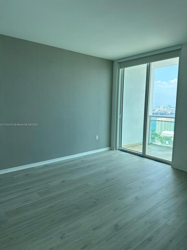 Building Photo - 951 Brickell Ave