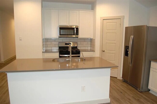 Building Photo - 7839 Murciana Dr
