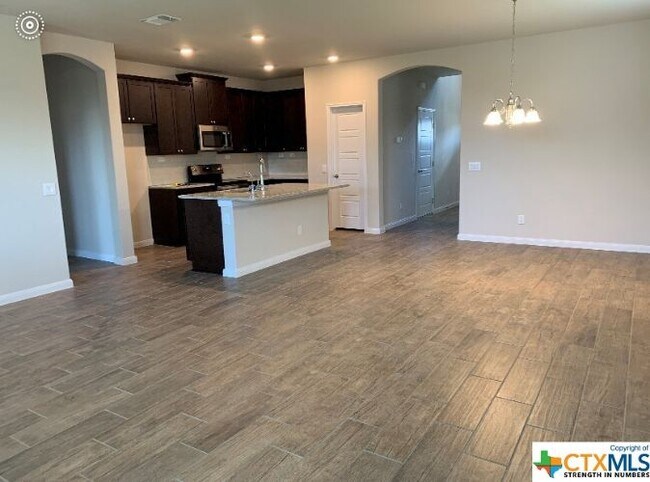 Foto del edificio - 722 Farmers Dell