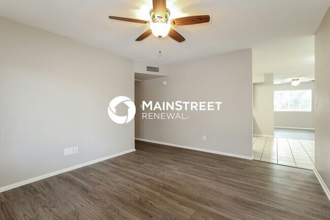 Foto del edificio - 3 Bedroom Pet-Friendly Home in Glendale, A...