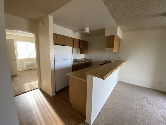 Building Photo - Mountain View Apartments