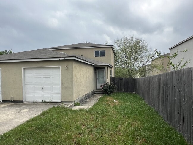 Building Photo - Super Affordable 3 bedroom, 2.5 bathroom w...