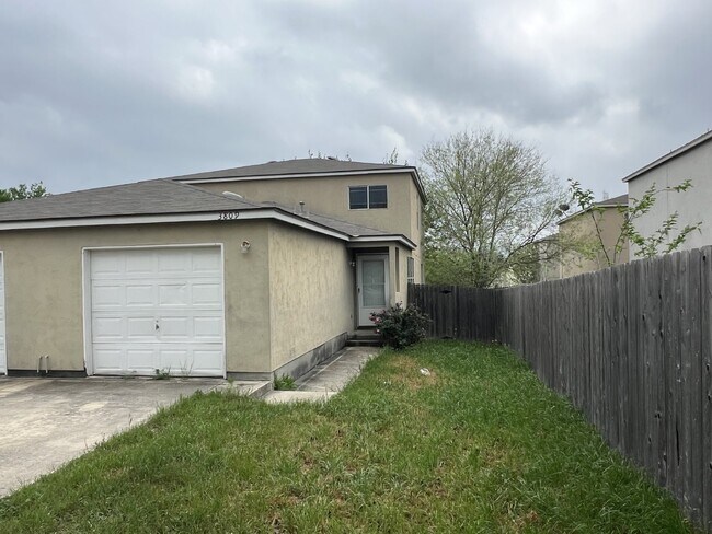 Foto del edificio - Super Affordable 3 bedroom, 2.5 bathroom w...