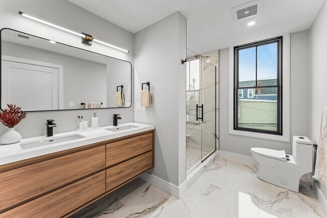 Building Photo - 106 Moore St