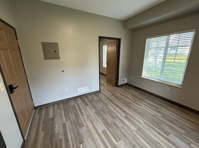 Foto del edificio - Milwaukee Manor Apartments