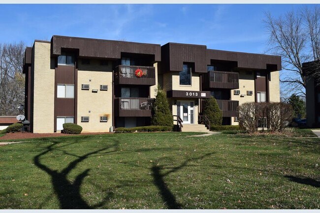 Building - 3013 Heritage Dr