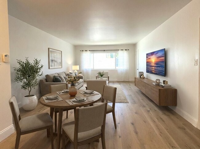 Building Photo - Bungalows