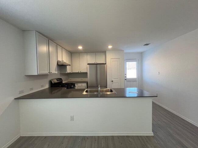 Building Photo - Charming 3/2 Home in Navarro Ranch