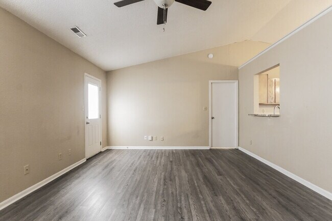 Building Photo - 1418 Green Spring Way