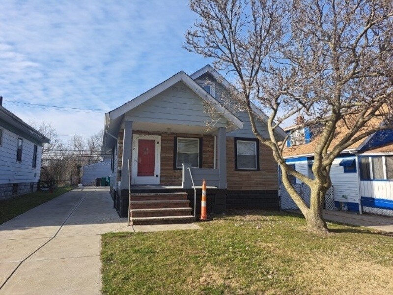 Primary Photo - 5572 Grasmere Ave