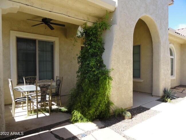 Foto del edificio - 26865 W Potter Dr