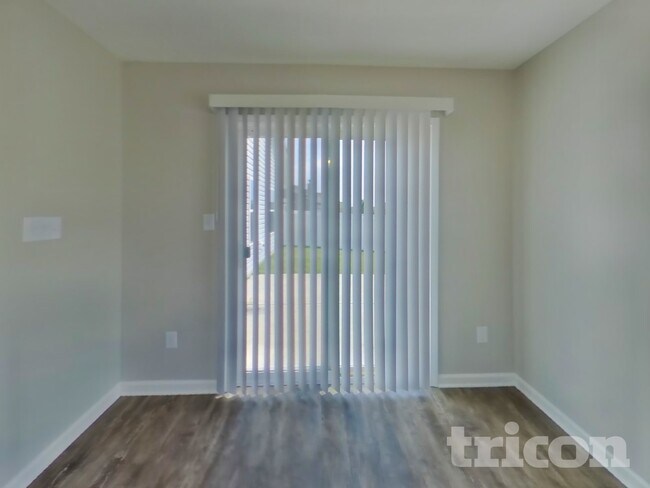 Foto del edificio - 4936 Dunlin Dr