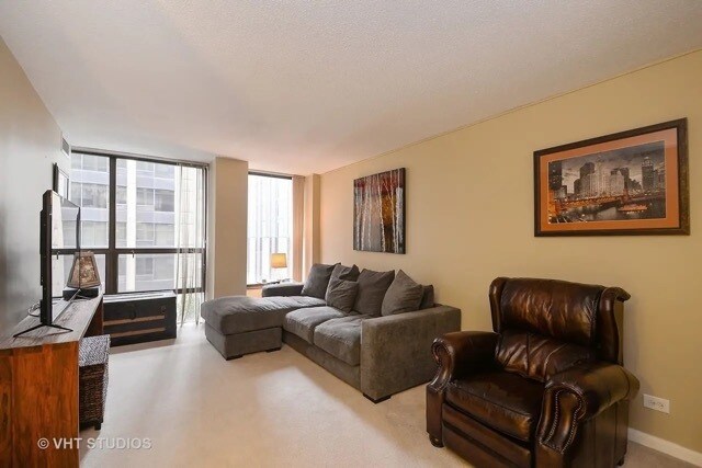 Foto del edificio - 230 E Ontario St