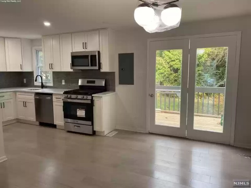 Primary Photo - 20 Dandridge Dr