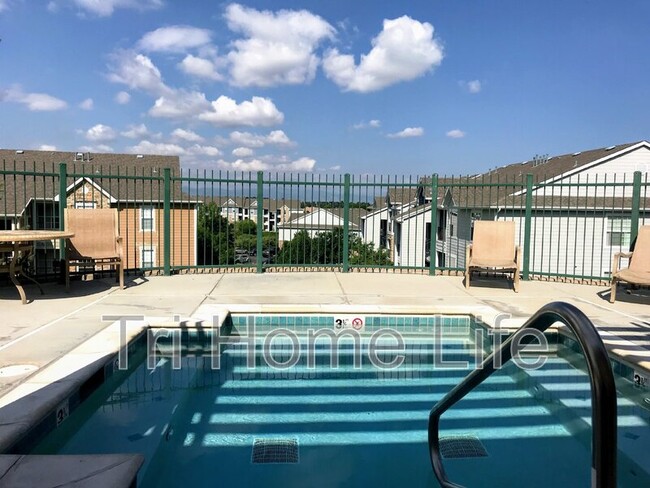 Building Photo - 10184 Park Meadows Dr